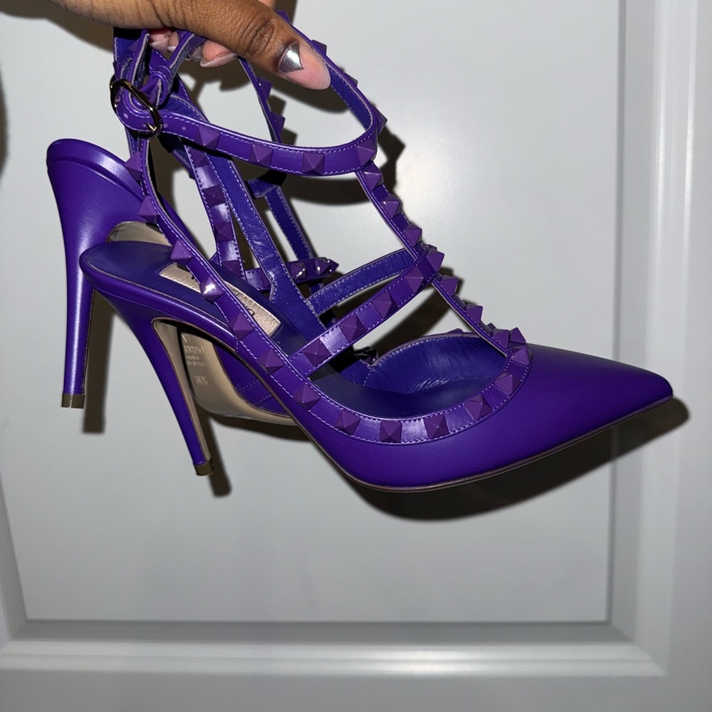 Valentino rock stud 105 leather pumps